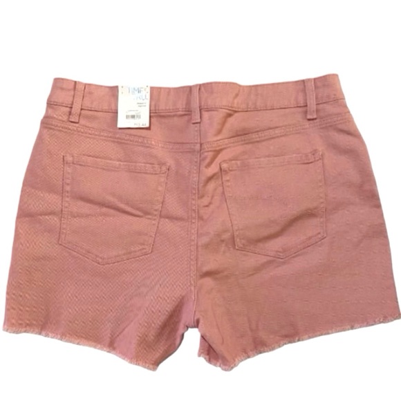 TIME AND TRU Plus Size High Rise Dusty Pink Distressed Denim Shorts Size 16 - Picture 3 of 6